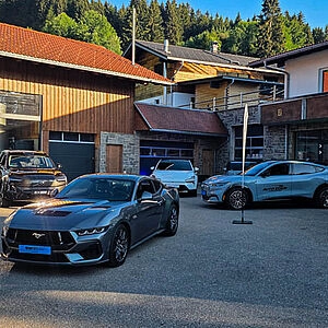 Fahrzeugausstellung bei der Sommernacht von Auto Hartmann Kempten