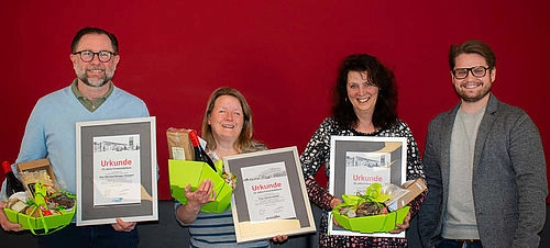 Gruppenfoto von den Jubilaren mit Geschäftsführer Josef Michael Eder.