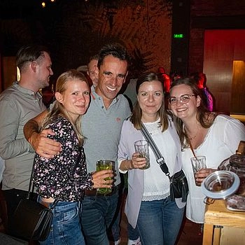 Ein Gruppenfoto von Mitarbeitern.