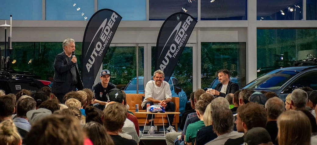 Foto von der Bühne und dem Publikum