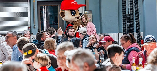 Maskottchen Schraubi bei Auto Hartmann Sonthofen