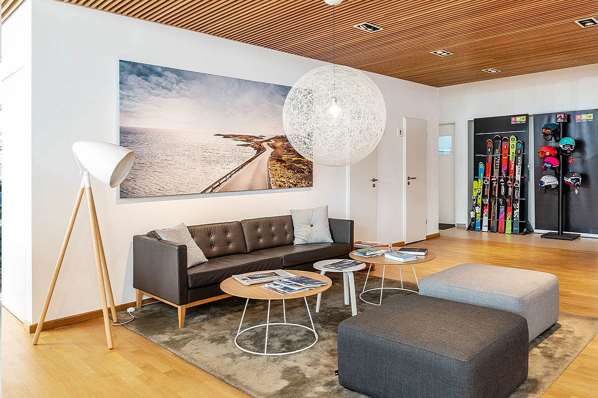 Autohaus München Ausstellungsraum Lounge