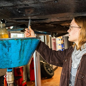 cityAutopartner, Lily