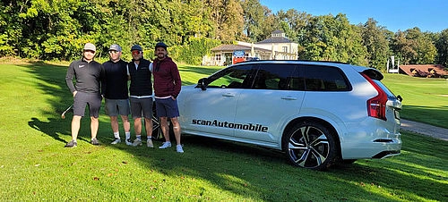 Gruppenbild mit scanAutomobile-Geschäftsführer Stefan Glaser