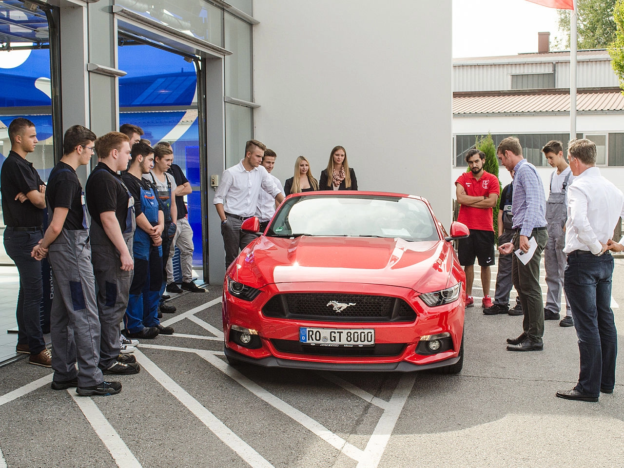 Azubi Schnuppern Roter Mustang