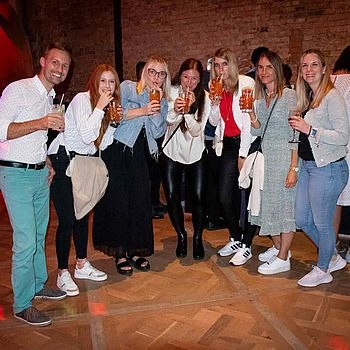 Gruppenfoto von ein paar Mitarbeitern der Hauptverwaltung.