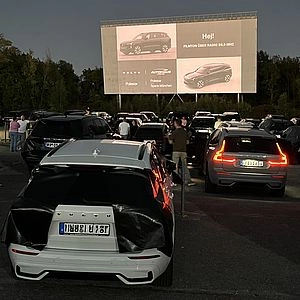 Fahrzeuge aufgestellt