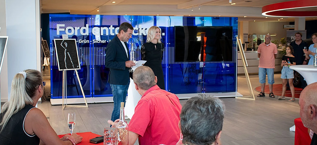 Vernissage Iwona Hennig, Gewagte Performance