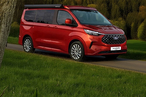 Ford Nugget auf der Straße