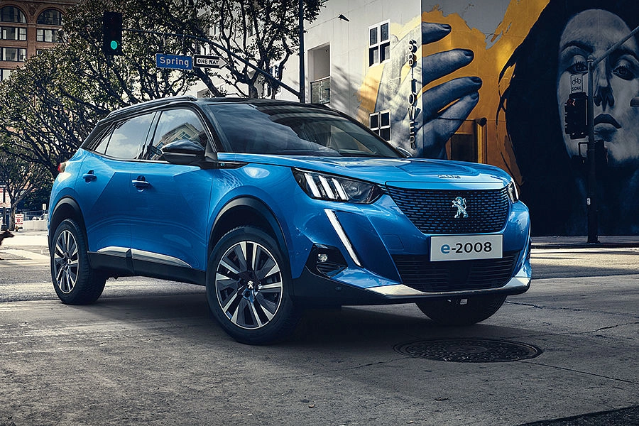Peugeot e-2008 in blau