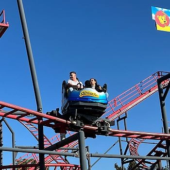 Azubis der Auto Eder auf der Achterbahn