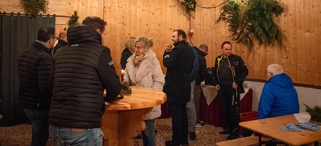 Kunden beim gemütlichen Beisammensein 