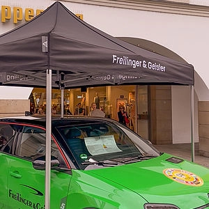 Aufnahme von grünem Auto