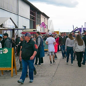 Besucher Josefi-Ausstellung 2025