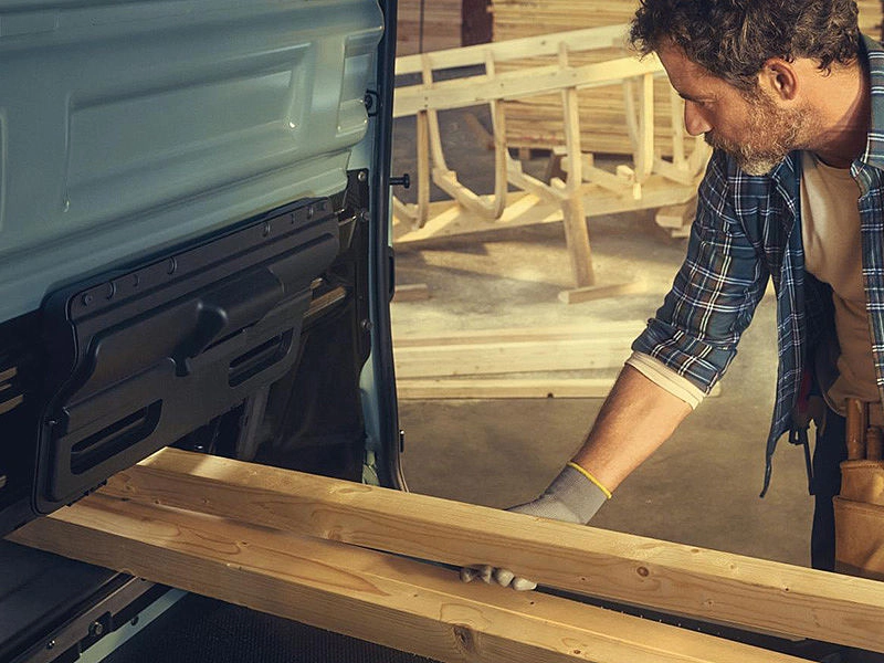 Renault Nutzfahrzeuge Trafic Durchladeklappe