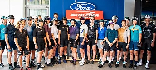 Girls Bike Afternoon Gruppenfoto