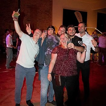 Ein Gruppenfoto von Mitarbeitern.