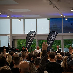 Foto von Bühne und Publikum