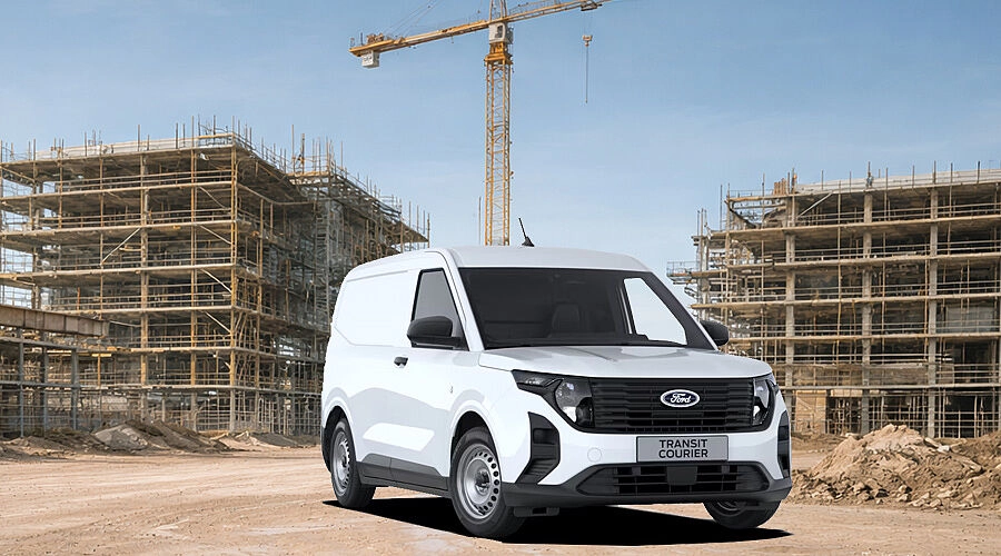 Ford Transit Courier auf Baustelle