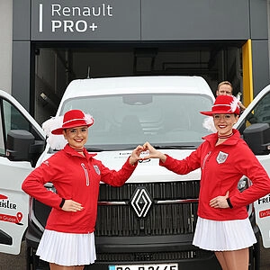 Faschingsgarde Rosenheim  vor Renault Trafic