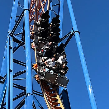 Azubis auf der Achterbahn